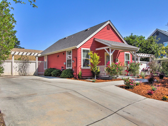 内蕴平静的平房式家庭在雷斯岬站！