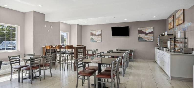 索内斯塔精选酒店及套房堪萨斯城/蓝泉城(Sonesta Essential Hotels & Suites Kansas City Blue Springs)图片