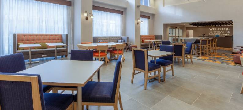 底特律布卢姆菲尔德山欢朋套房酒店(Hampton Inn and Suites by Hilton Bloomfield Hills Detroit)图片