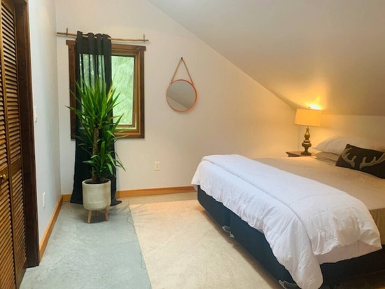 Private Mountain Detached Loft.