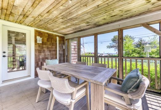 Steps away from Gooch's Beach! Hotel Overview