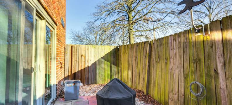 圣安镇家庭住宿，距离国际机场< 1英里！(St Ann Townhome < 1 Mi to International Airport!)图片