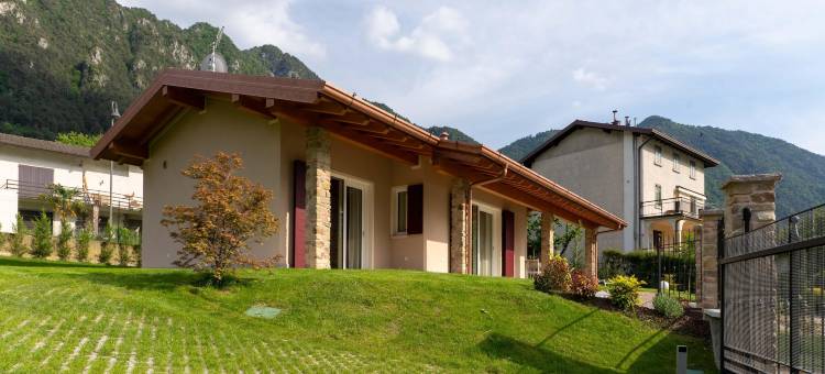 Villa by Lake Idro with Mountain Views图片