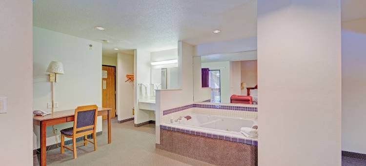 富尔顿美国房东套房酒店(Capital O Amerihost Inn and Suites Fulton Hwy 54 MO)图片