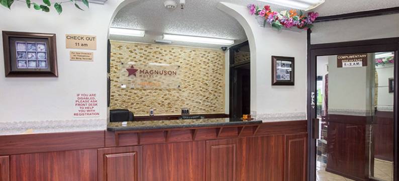 布雷登顿马格努森酒店(Magnuson Hotel Bradenton)图片