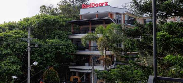 泰坦附近的Rekreasi Selecta(RedDoorz Near Taman Rekreasi Selecta)图片