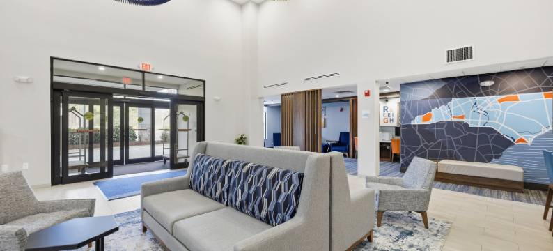 洲际智选假日套房酒店罗利西-联想中心(Holiday Inn Express & Suites RALEIGH WEST - LENOVO CENTER by IHG)图片