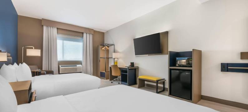 舒适酒店及套房，奥兰多桑福德机场(Comfort Inn & Suites Orlando Sanford Airport)图片