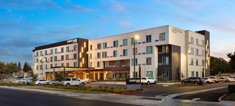 弗雷斯诺克洛维斯万怡酒店(Courtyard Fresno Clovis)图片