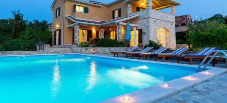 Villa Salvea with Heated Pool图片