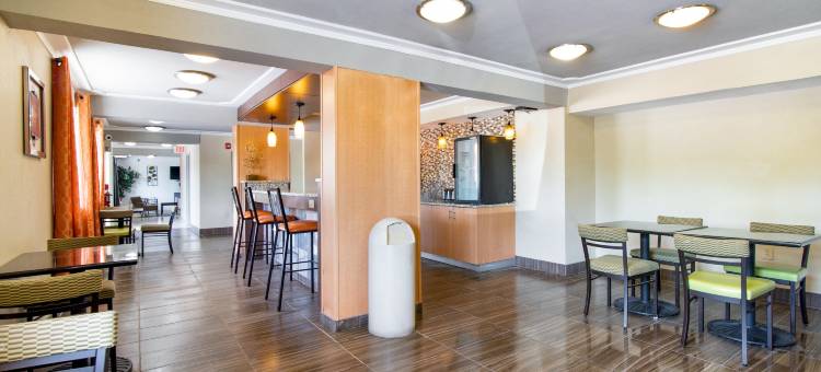 温德姆戴斯酒店及套房-印第安纳波利斯机场东(Days Inn & Suites by Wyndham Indianapolis Airport East)图片