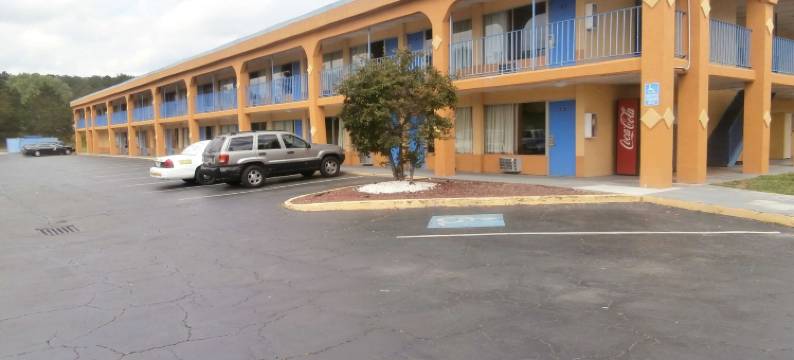 卡特斯维尔乡村壁炉套房酒店(Country Hearth Inn & Suites Cartersville)图片