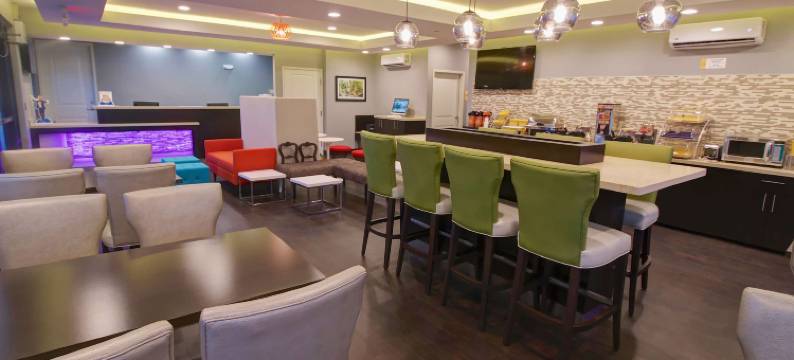 阿瑟港戴斯套房酒店(Days Inn & Suites by Wyndham Port Arthur)图片