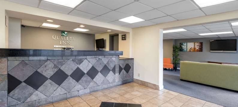 拉斐特I-65凯艺套房酒店(Quality Inn & Suites Lafayette I-65)图片