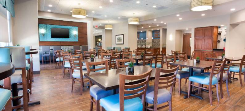 德鲁伯灵顿套房酒店(Drury Inn & Suites Burlington)图片