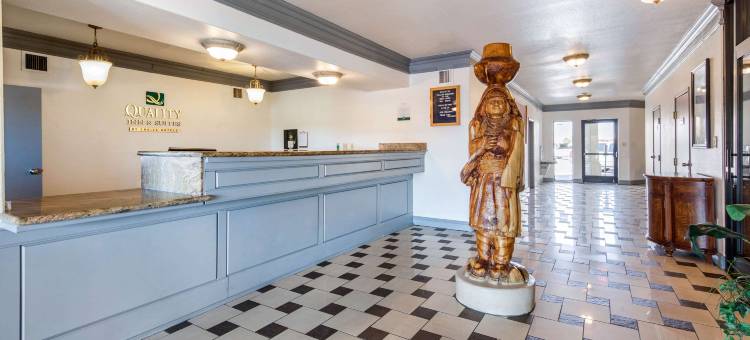 盖洛普 I-40 出口 20 号凯艺套房酒店(Quality Inn & Suites Gallup I-40 Exit 20)图片