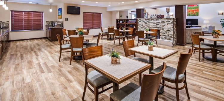 Best Western Plus Green Mill Village Hotel  Suites Convention Center图片