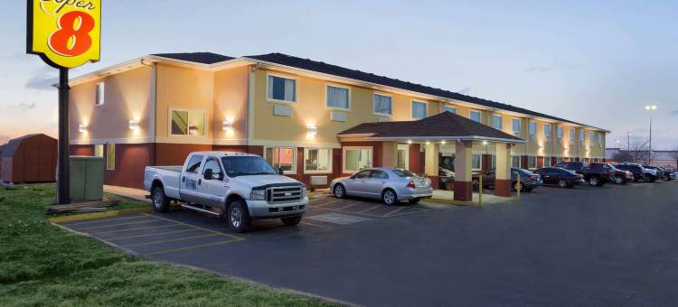 利斯萨米特速8酒店(Super 8 by Wyndham Lees Summit)图片