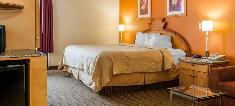 谢尔比维尔 I-74 凯艺套房酒店(Quality Inn & Suites Shelbyville I-74)图片