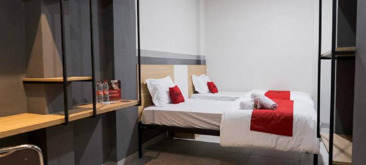 红多兹Plus酒店-近塔曼昂格里克购物中心(RedDoorz Plus Near Taman Anggrek Mall)图片