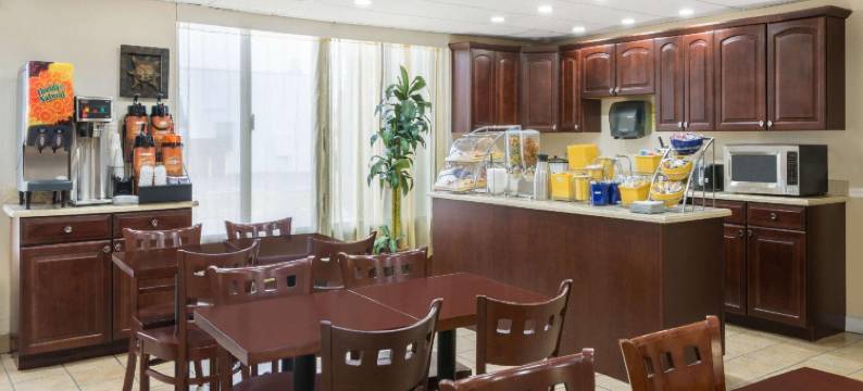 印第安纳波利斯戴斯酒店-69号州际公路旁(Days Inn by Wyndham Indianapolis Northeast)图片