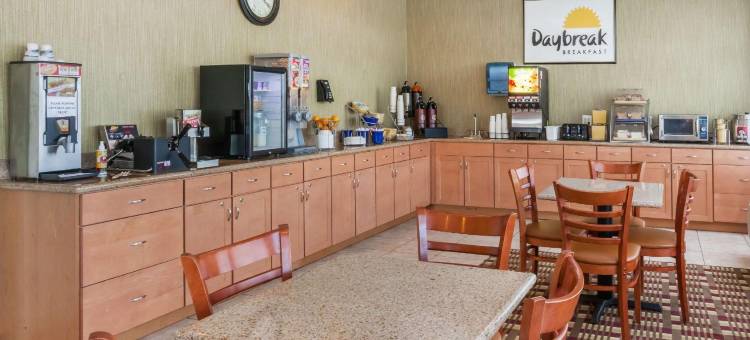 温莎洛克斯 戴斯酒店-布拉德利国际机场(Days Inn by Wyndham Windsor Locks / Bradley Intl Airport)图片