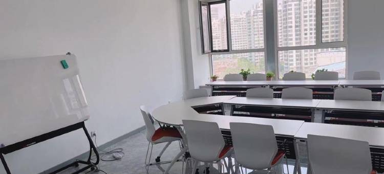 艺龙安云酒店夏忆栈(秦皇岛火车站人民广场店)图片