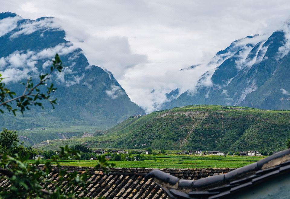 Tea House Road Daju Village over view