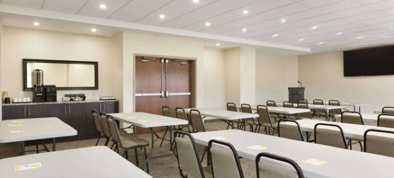 林赛戴斯套房酒店(Days Inn & Suites by Wyndham Lindsay)图片