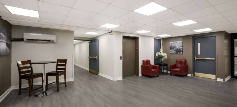 都会工作室密尔沃基机场(Suburban Studios Milwaukee Airport)图片