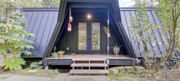 时尚的戴氏湾工作室带绝美的海湾前景(Sleek Dyes Inlet Studio w/ Stunning Bayfront Views)图片