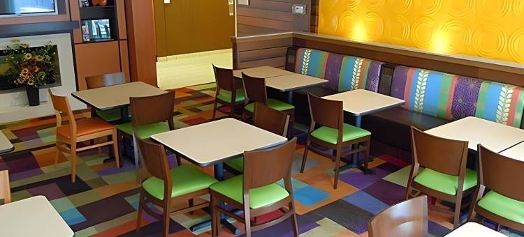 门多西诺县尤凯亚万枫酒店(Fairfield Inn & Suites Ukiah Mendocino County)图片