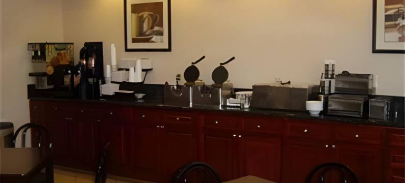 堪萨斯城温德姆呗盟酒店(Baymont by Wyndham Kansas City KU Medical Center)图片