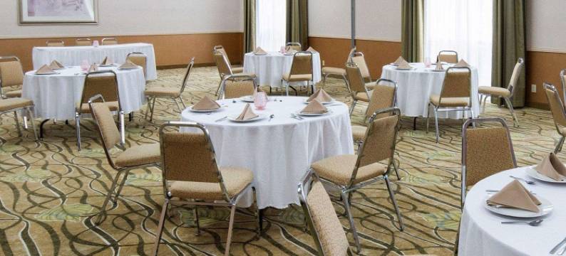 帕克斯堡南舒适套房酒店(Comfort Suites Parkersburg South)图片