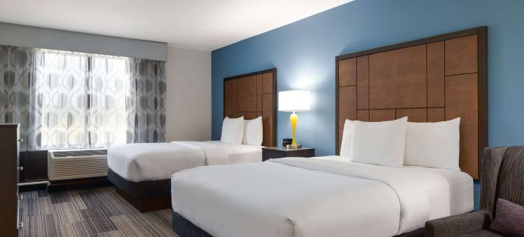 斯普林菲尔德机场广场拉昆塔温德姆套房酒店(La Quinta Inn & Suites by Wyndham Springfield Airport Plaza)图片