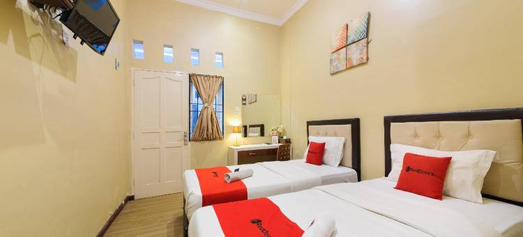 红多兹Plus酒店-近北苏门答腊大学(RedDoorz Plus Near Universitas Sumatera Utara)图片