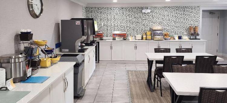 基洛纳戴斯酒店(Days Inn by Wyndham Kelowna)图片