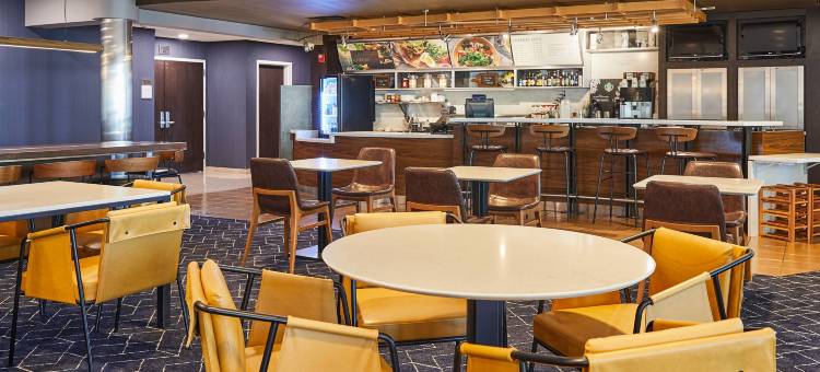 梅德福机场万怡酒店(Courtyard Medford Airport)图片