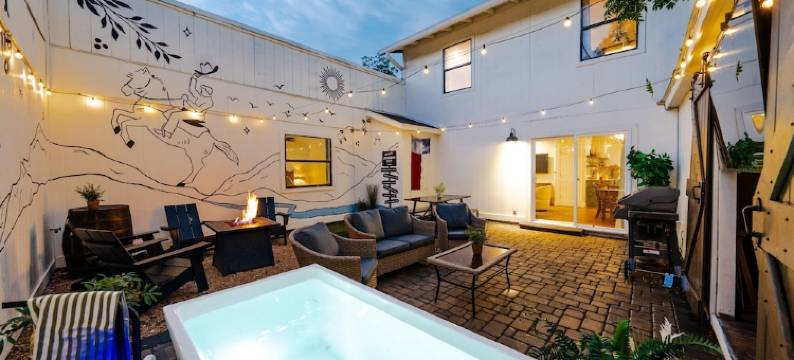 Wine Trail Retreat w/ Fire Pit, Cold Plunge, Grill, Walk to Downtown JC!图片