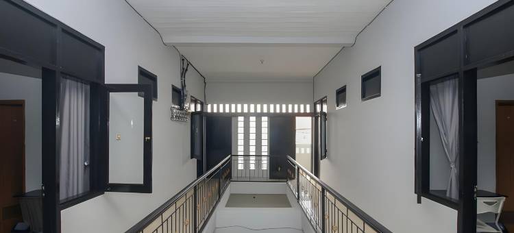 红多兹酒店-近玛尔贡达拉亚(RedDoorz Near Margonda Raya)图片