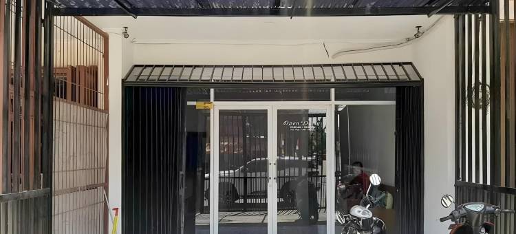 红多兹酒店-近阿伦阿伦哥打西朗(RedDoorz Near Alun Alun Kota Serang)图片