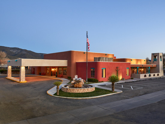 唐费尔南多德陶斯酒店,希尔顿启缤精选