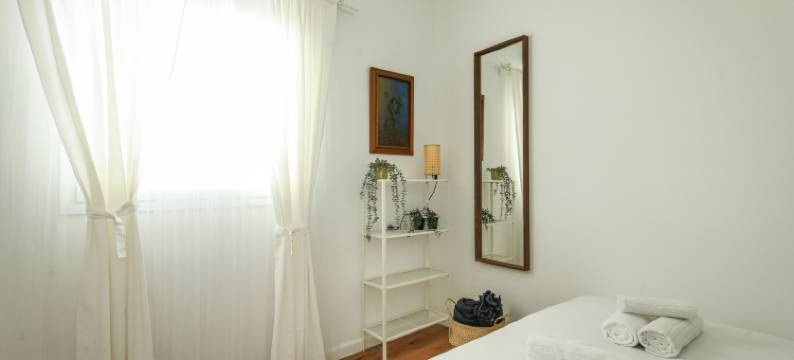 时尚2BD Bauhaus公寓带阳台(Stylish 2Bd Bauhaus Apt w Balcony)图片