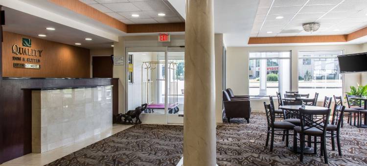 丹伯里凯艺套房酒店-近大学(Quality Inn & Suites Danbury Near University)图片