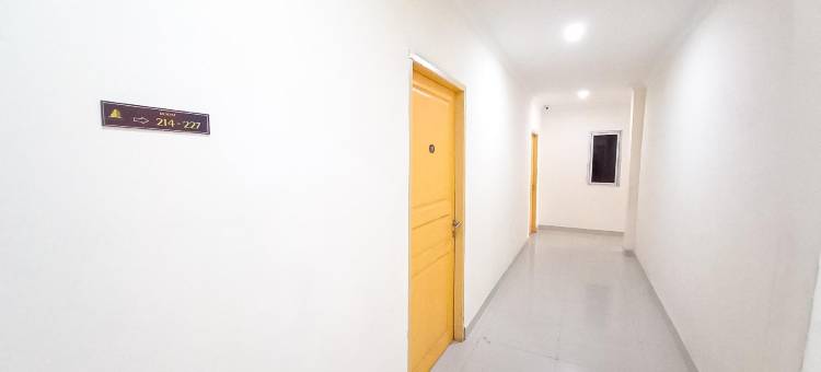 RedDoorz Hotel Baaraka near Living World图片