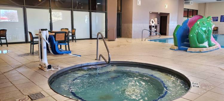 AmericInn by Wyndham Watertown(AmericInn by Wyndham Watertown)图片