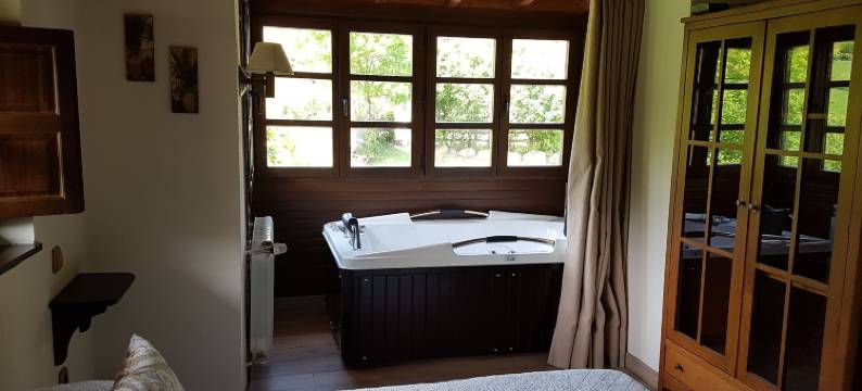 布伊达乡村旅馆(Casas Rurales Valle de Bueida, Jacuzzi Solo en las Casas El El Palacio y Viscárcel)图片