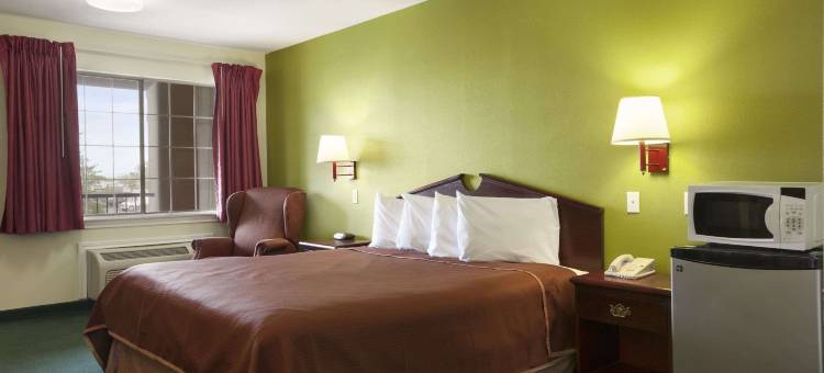 大草原城温德姆豪生酒店-近孤星公园(Howard Johnson by Wyndham Grand Prairie Near Lone Star Park)图片