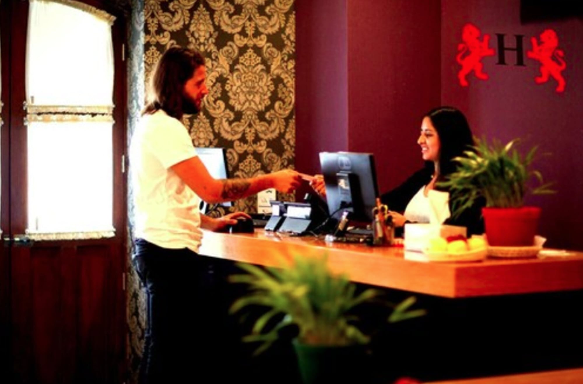 Hotel LeonesOver view