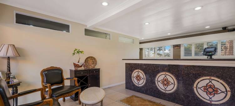 卡梅尔奥克斯凯隆精选酒店(Clarion Collection Carmel Oaks Inn)图片